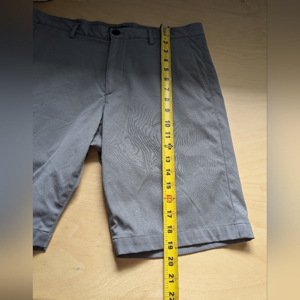 THEORY Men Short Classic Fit Size 32 Made In USA Color Kaki/Gray - Picture 9 of 10